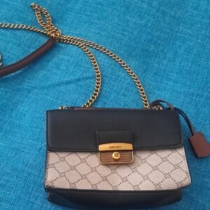 Nine West Black and Cream Crossbody Bag. Great Condition. NEW No Tag